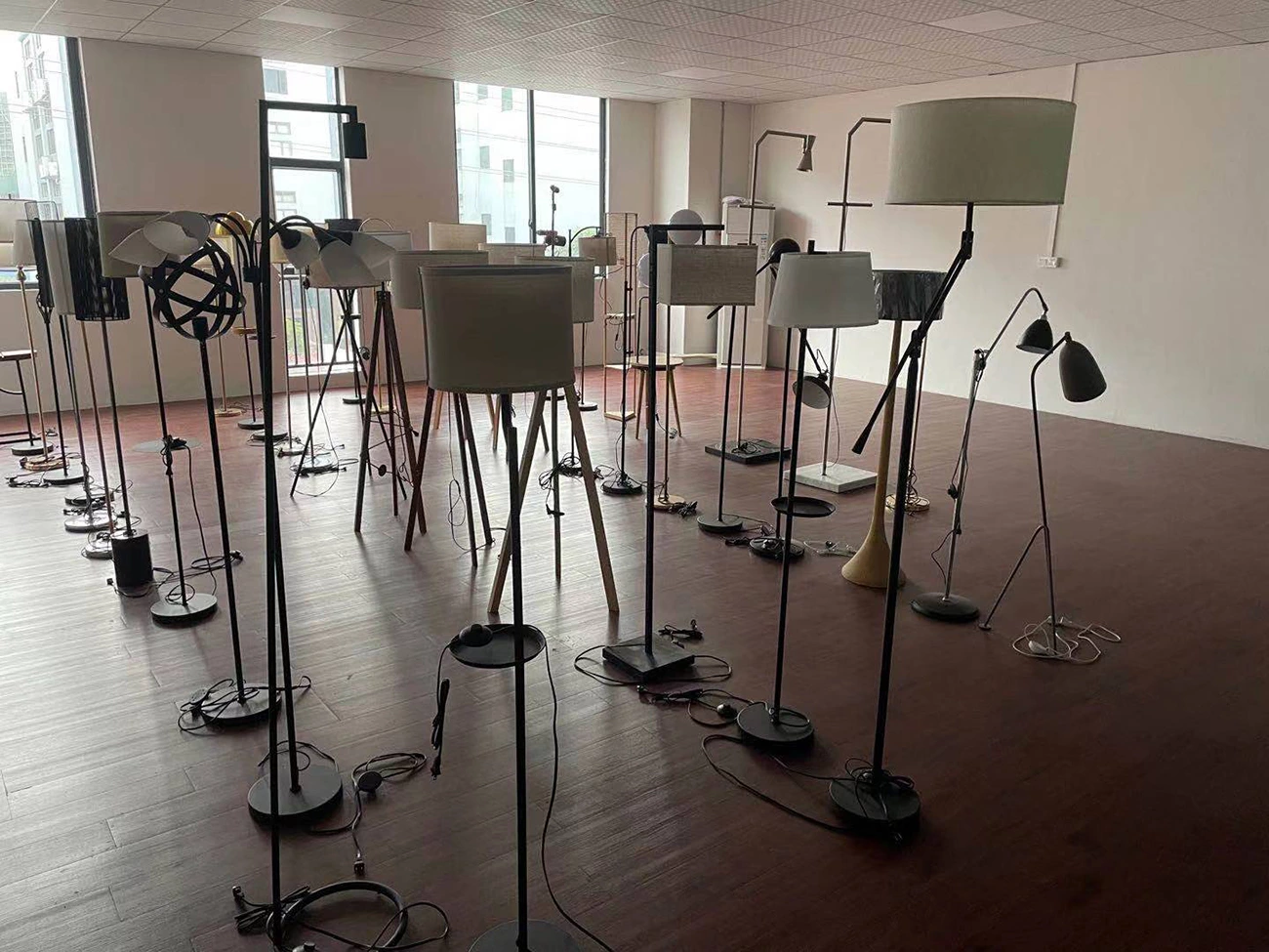 Kakanuo Floor Lamp Showroom