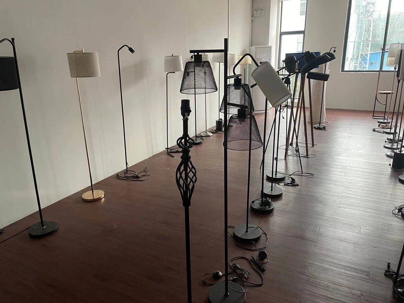 Kakanuo Floor Lamp Showroom
